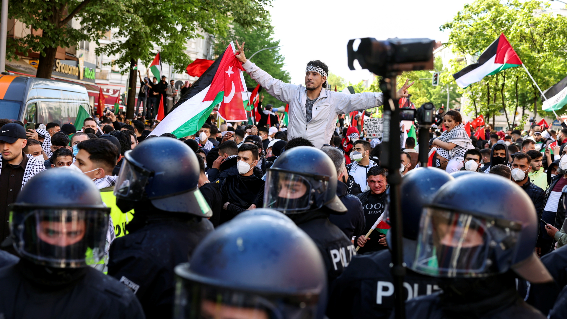 Pro-Palästinensische Demonstranten und Polizisten | REUTERS