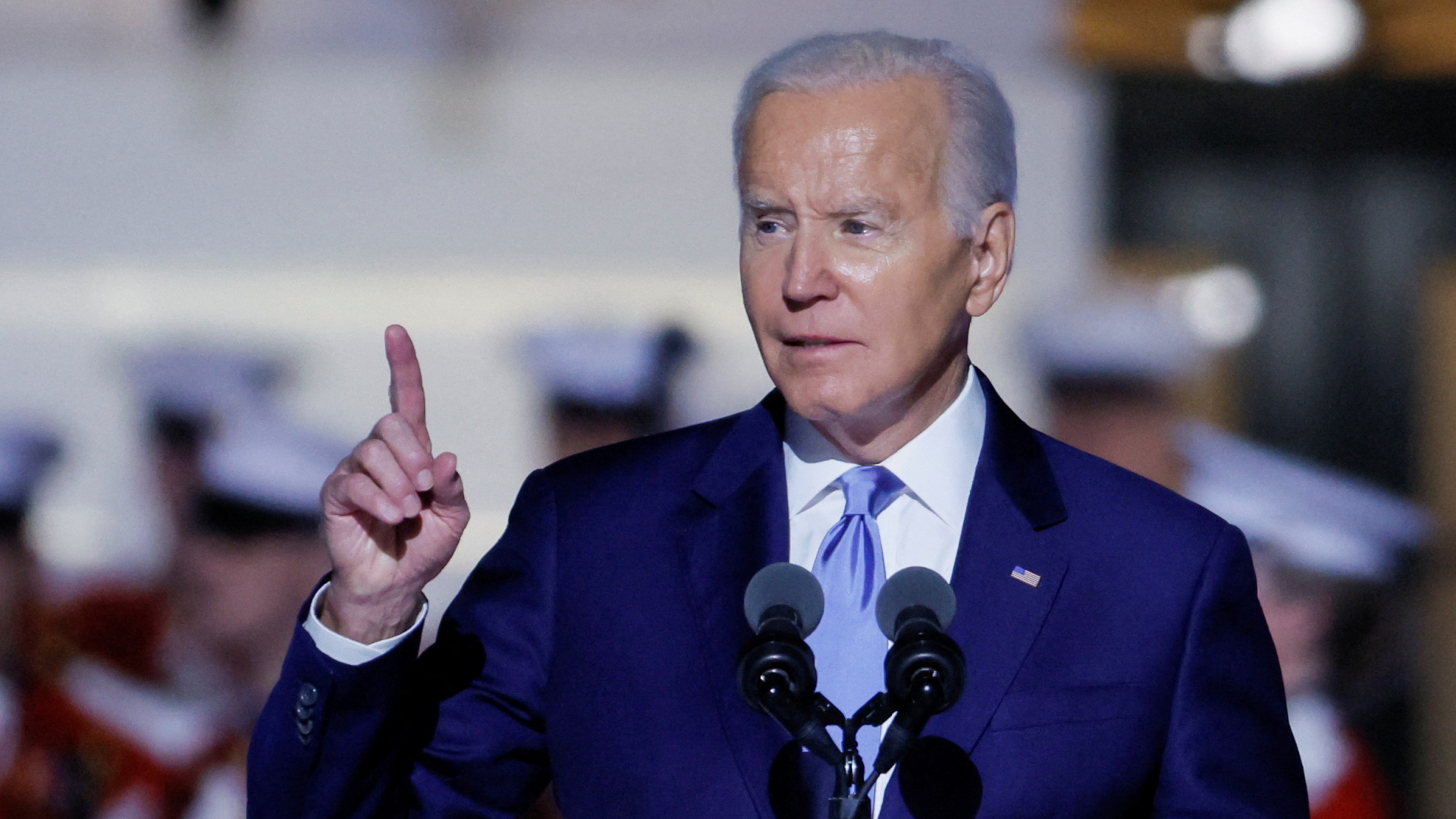 US-Präsident Joe Biden spricht an einem Rednerpult. | REUTERS