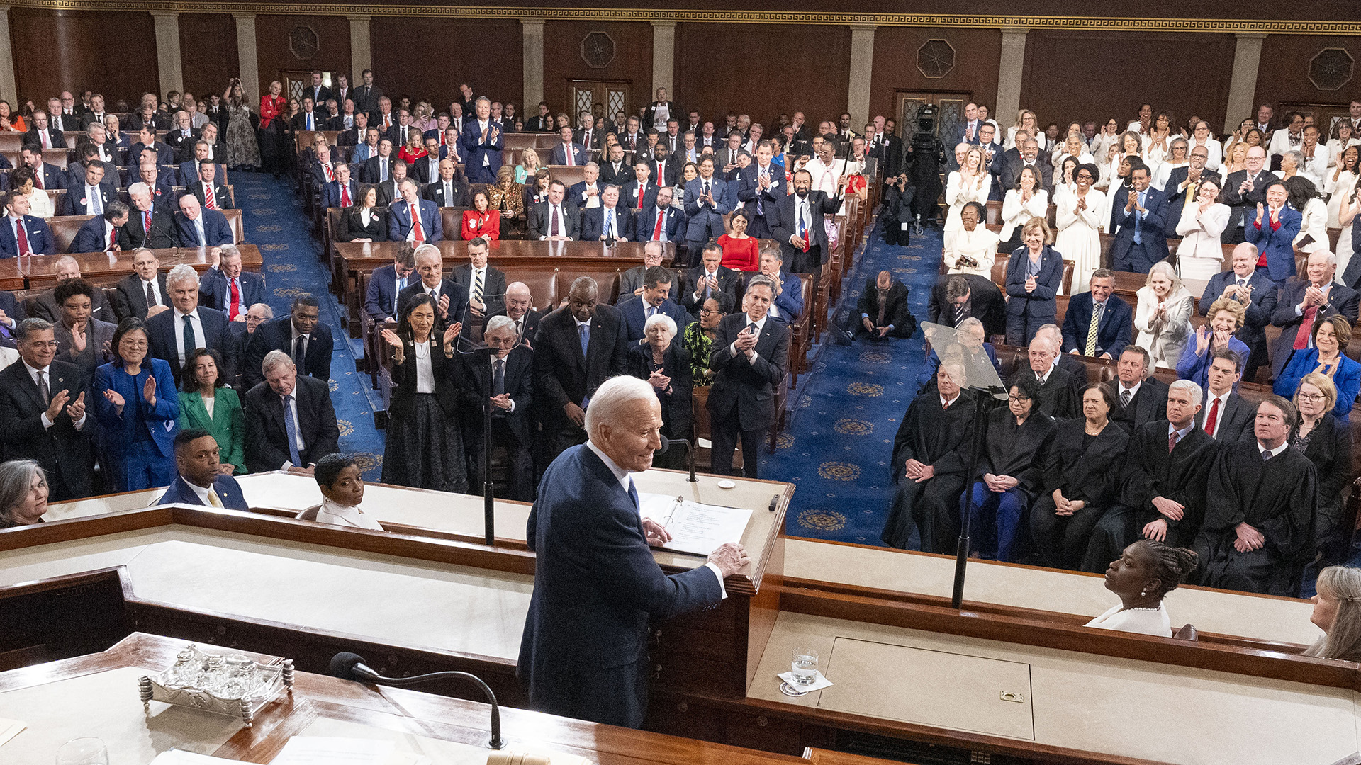 Joe Biden spricht vor Kongressmitgliedern in Washington.