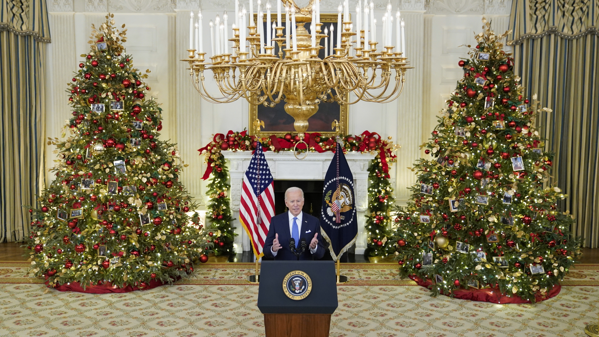 US-Präsident Biden stellt im Weißen Haus in Washington seine neueste Strategie im Kampf gegen die Omikron-Variante vor. | dpa