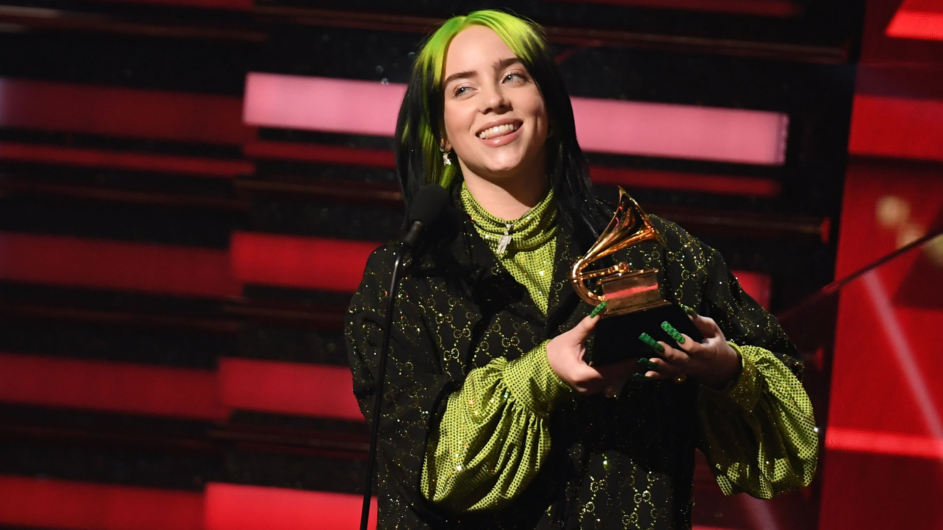 Billie Eilish nimmt den Grammy als beste neue Künstlerin entgegen. | AFP