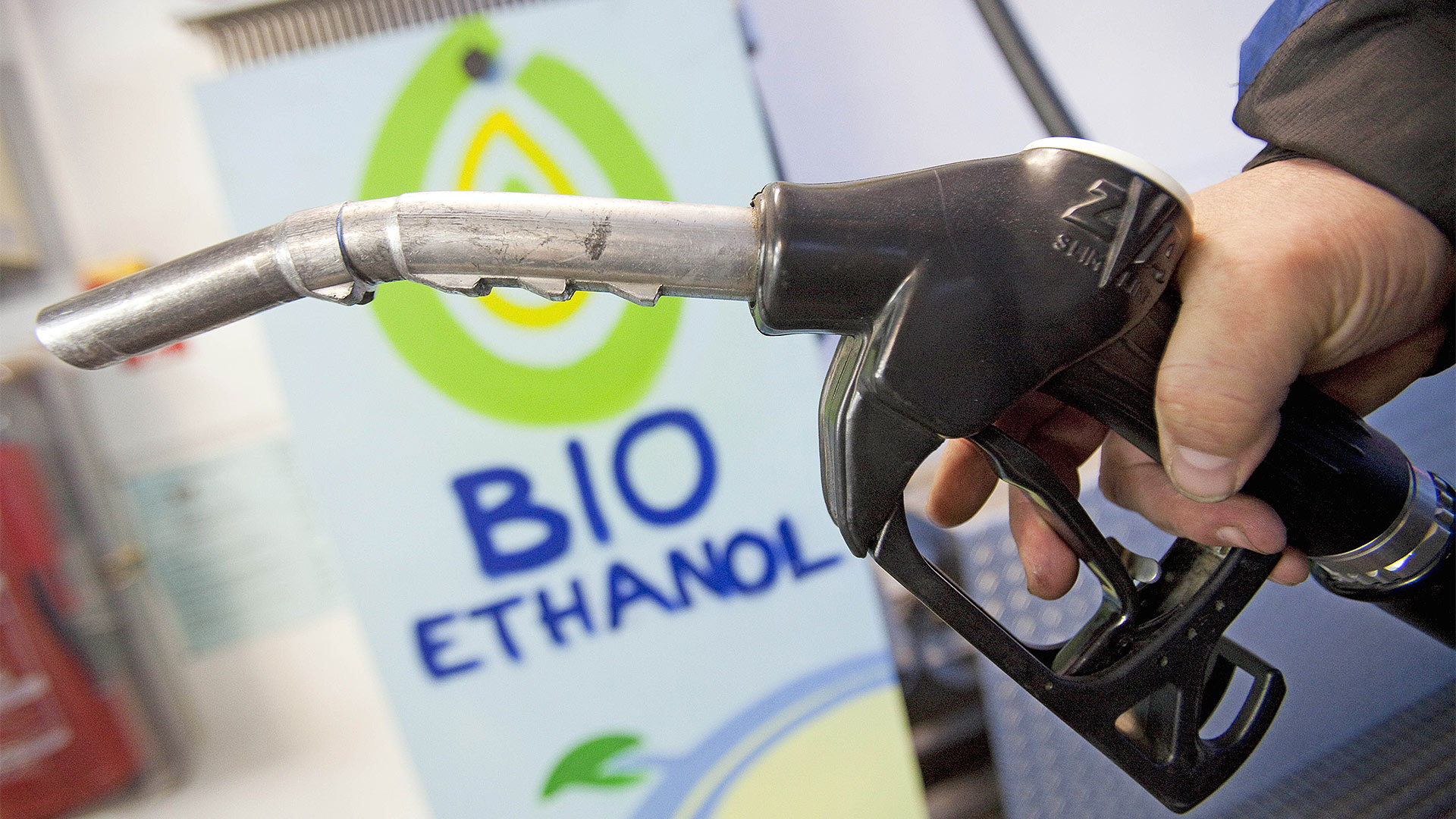Zapfsäule für Bio-Ethanol | picture-alliance/ dpa