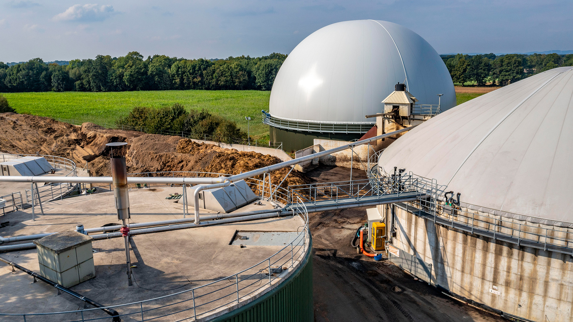 Biogaspeicher | picture alliance / Jochen Tack