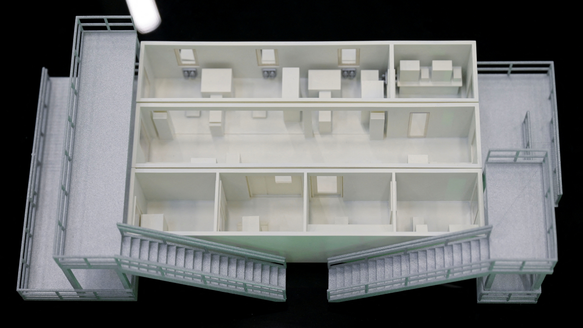 Ein Modell des sogenannten „BioNtainers“, einer containerbasierten Produktionslinie für Impfstoffe von BioNTech. | REUTERS