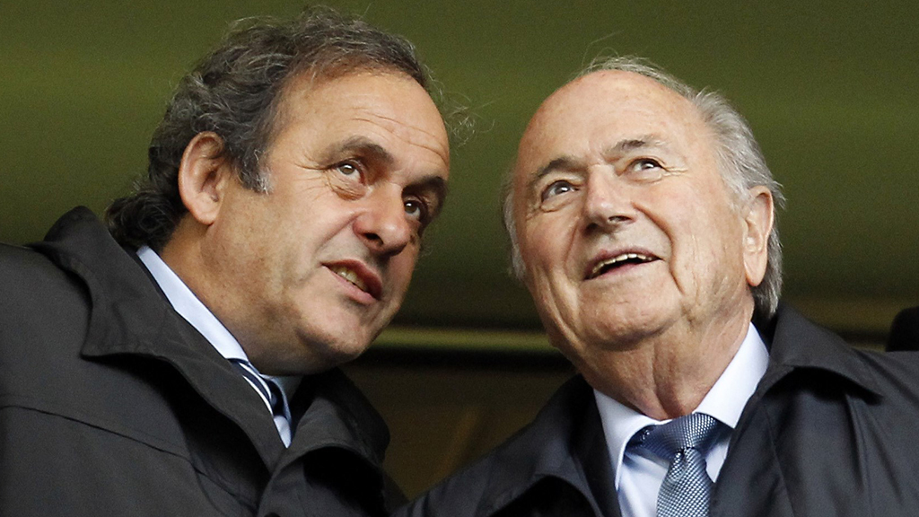 Michel Platini im Gespräch mit Joseph Blatter | AFP