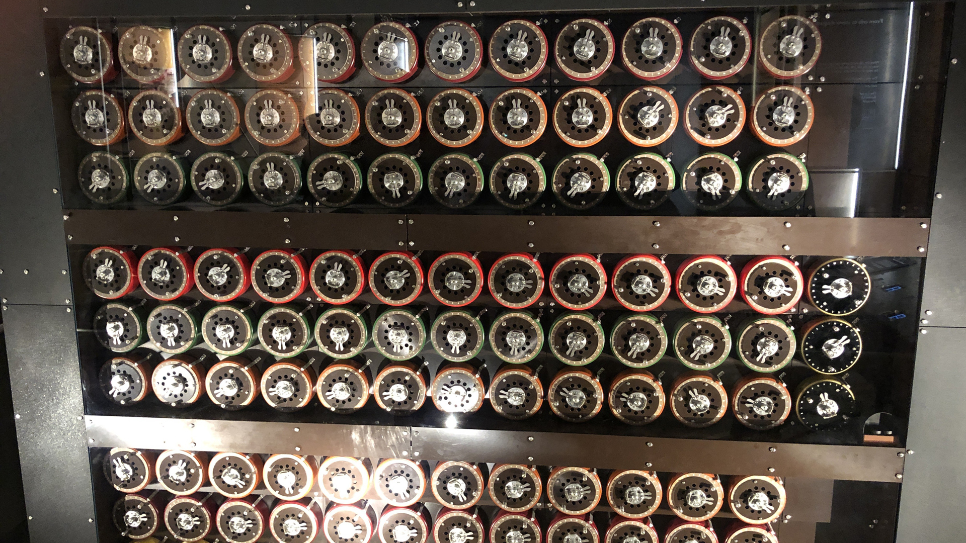 Die Turing-Bombe, die den deutschen Enigma-Code knackte und die verschlüsselten Funksprüche in Minutenschnelle entschlüsselte. | Jens-Peter Marquardt