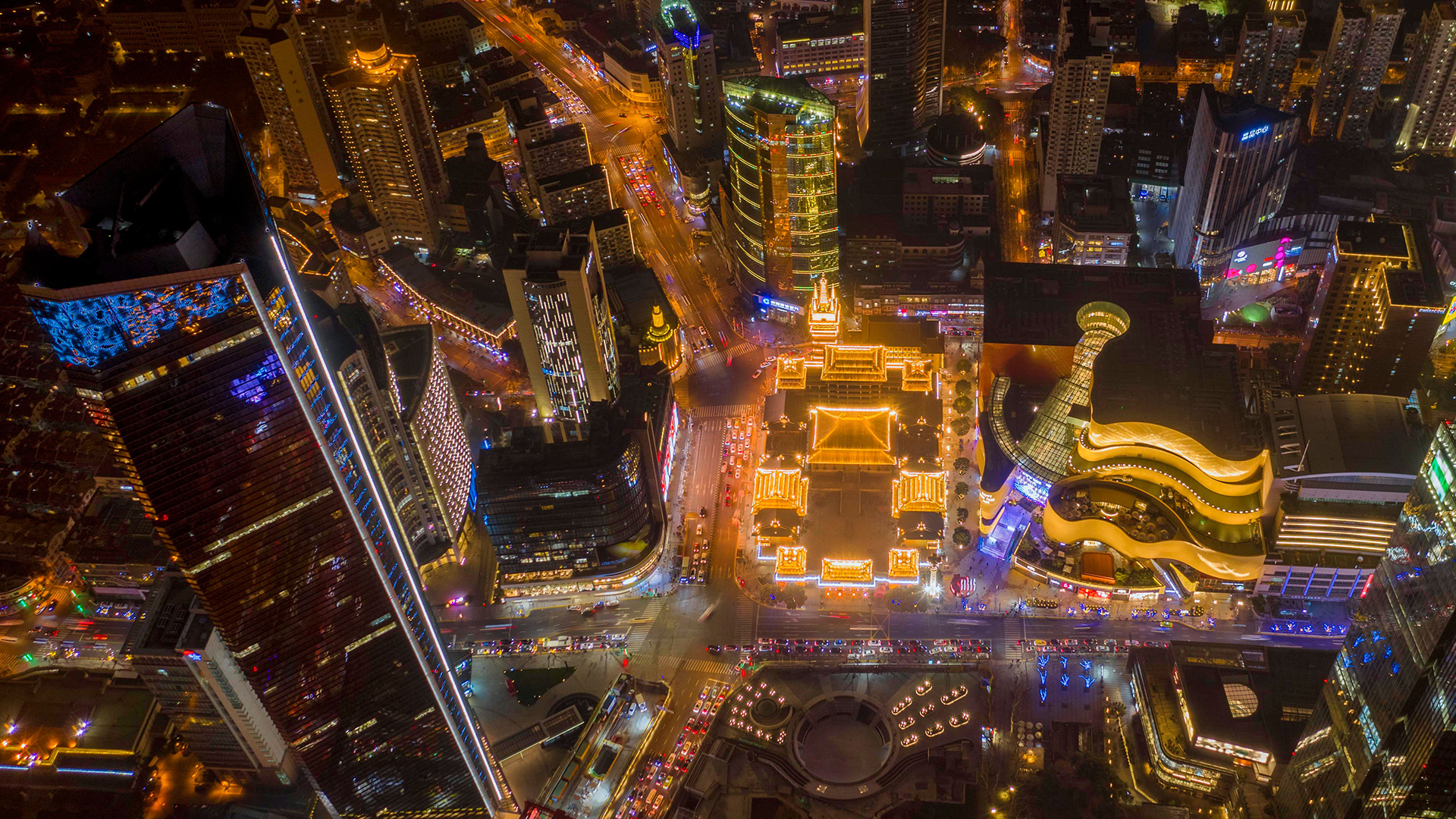 Luftaufnahme Shanghai, Jing'an-Tempel | ALEX PLAVEVSKI/EPA-EFE/Shutterst