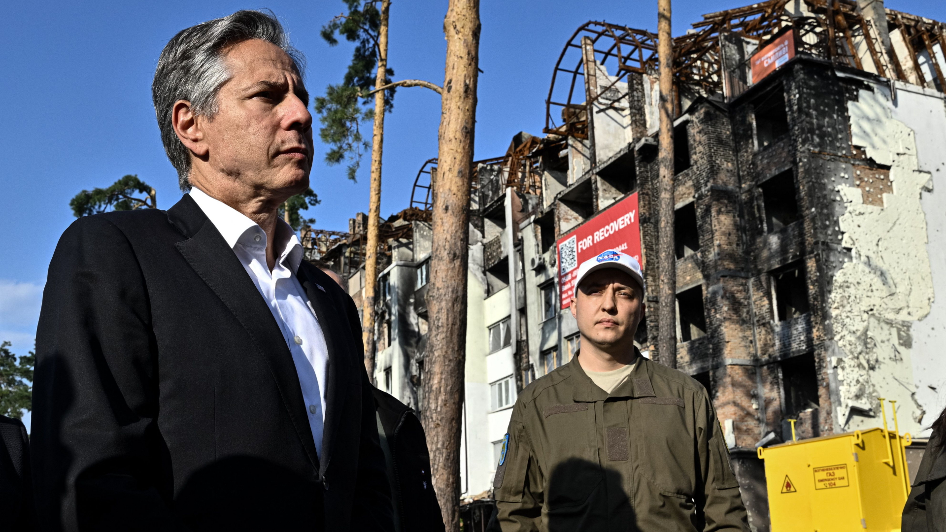 Anthony Blinken während seines Überraschungsbesuchs in Kiew, hier im zerstörten Vorort Irpin. | AFP