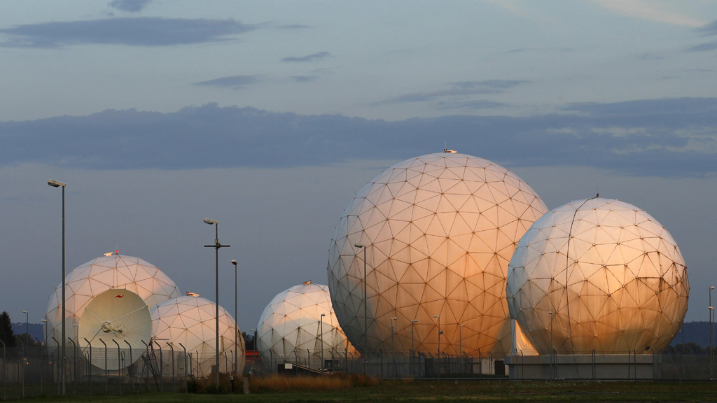 Antennenkuppeln der ehemaligen US-amerikanischen Abhörbasis Bad Aibling Station der NSA.