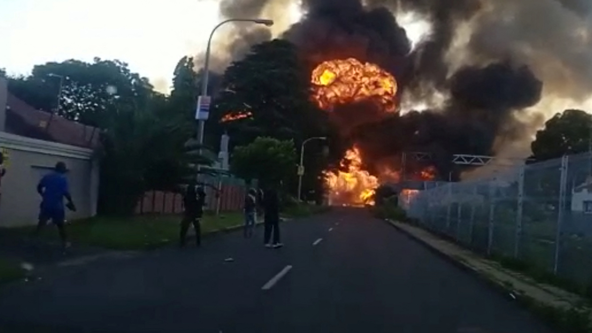 Explosion eines Gastanklastwagens in Boksburg, Südafrika | AAA SECURITY GROUP via REUTERS