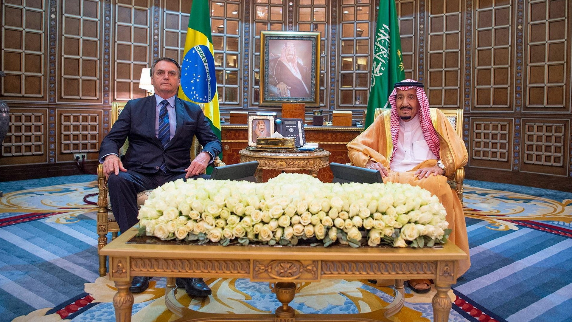 Bolsonaro und König Salman in Saudi-Arabien | Bildquelle: dpa