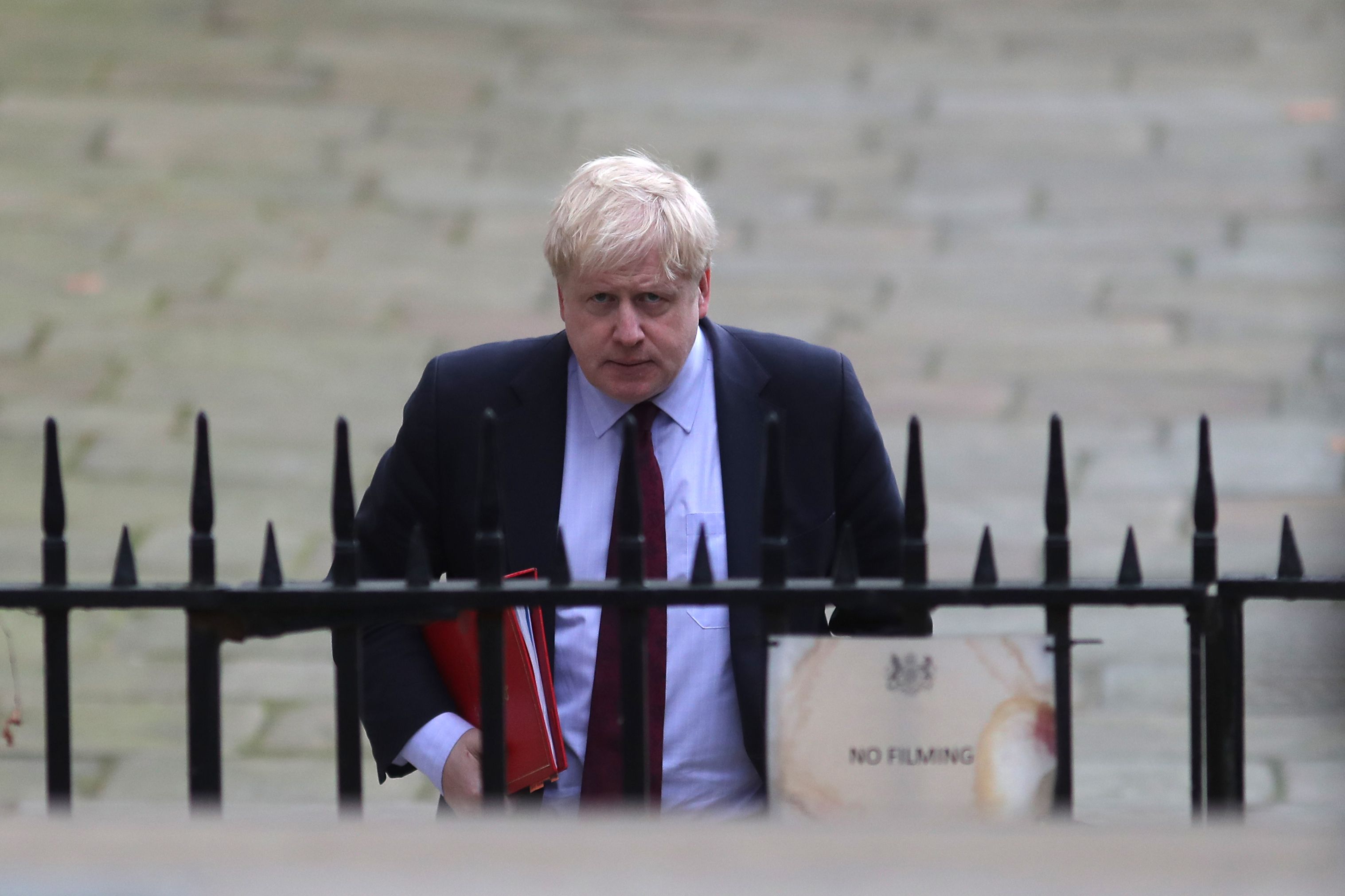 Boris Johnson kommt vor Downing Street No. 10 an. | AFP
