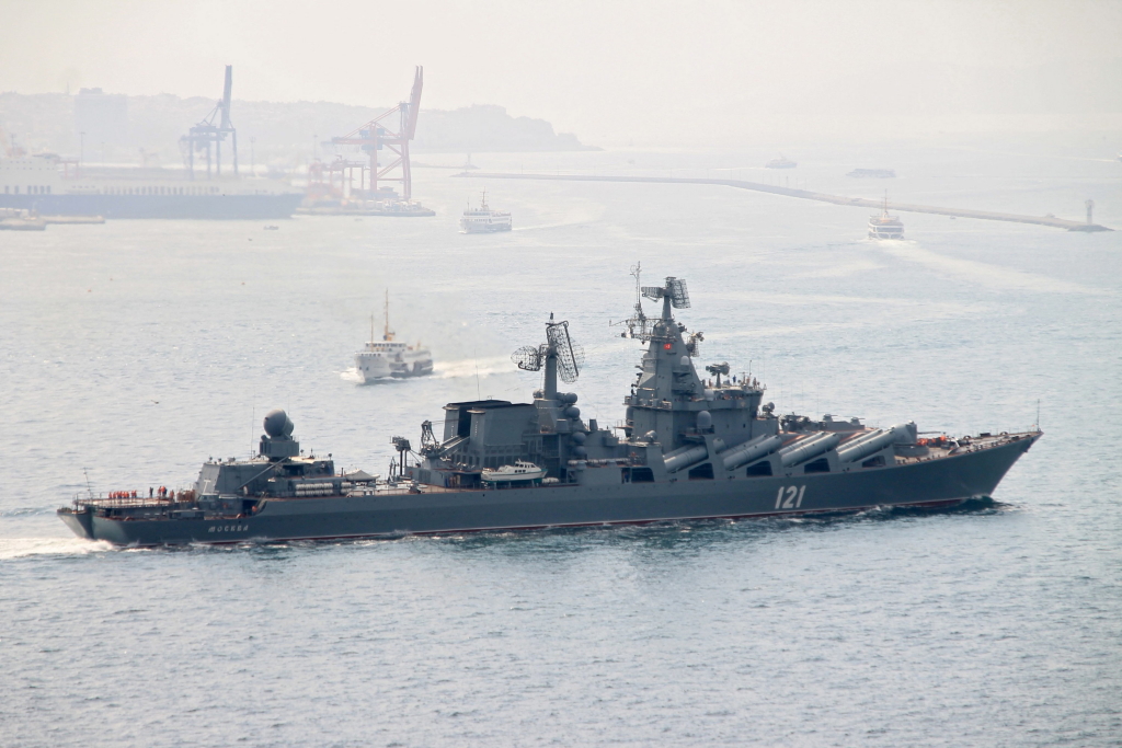 Das russische Kriegsschiff "Moskwa" passiert im November 2014 den Bosporus