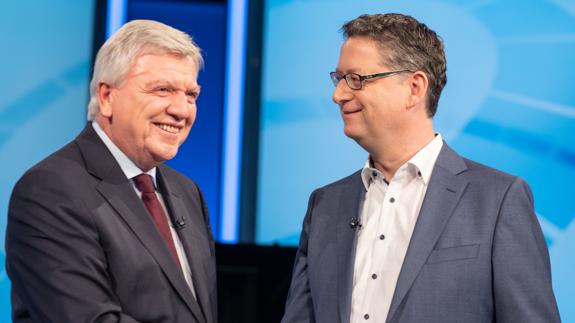 Amtsinhaber und Herausforderer: Volker Bouffier und Thorsten Schäfer-Gümbel im TV-Duell zur Hessen-Wahl | Bildquelle: dpa