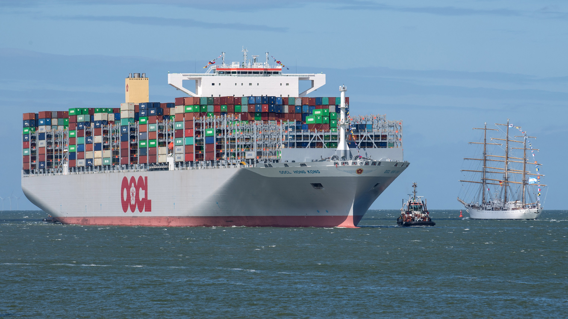 Der Containerschiff-Neubau MV «OOCL Hong Kong» | dpa