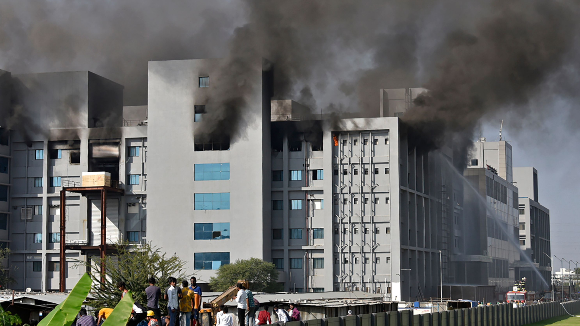 Ein Brand im Gebäude des weltweit größten Impfstoff-Herstellers Serum Institute in Indien.