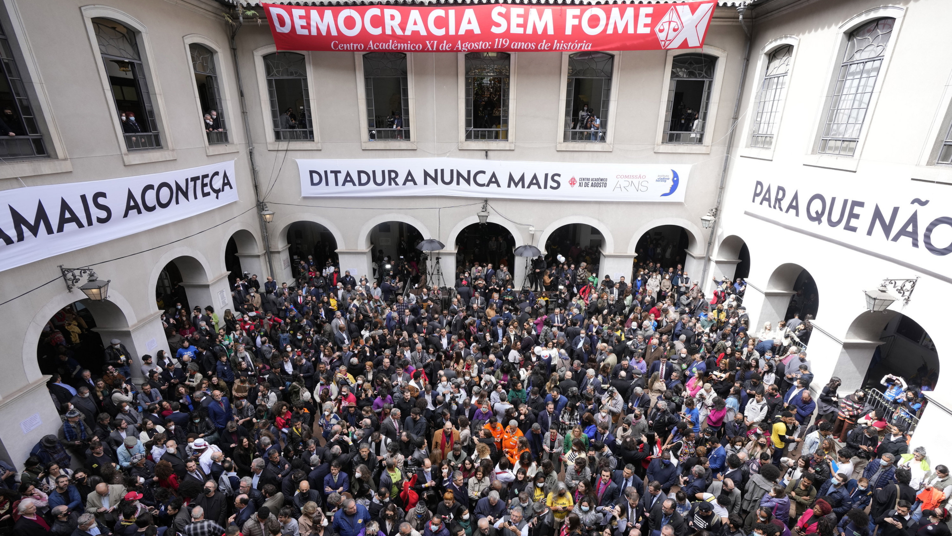 Demonstration für den Erhalt des Rechtstaats und der Demokratie an der Universität von Sao Paolo. | AP