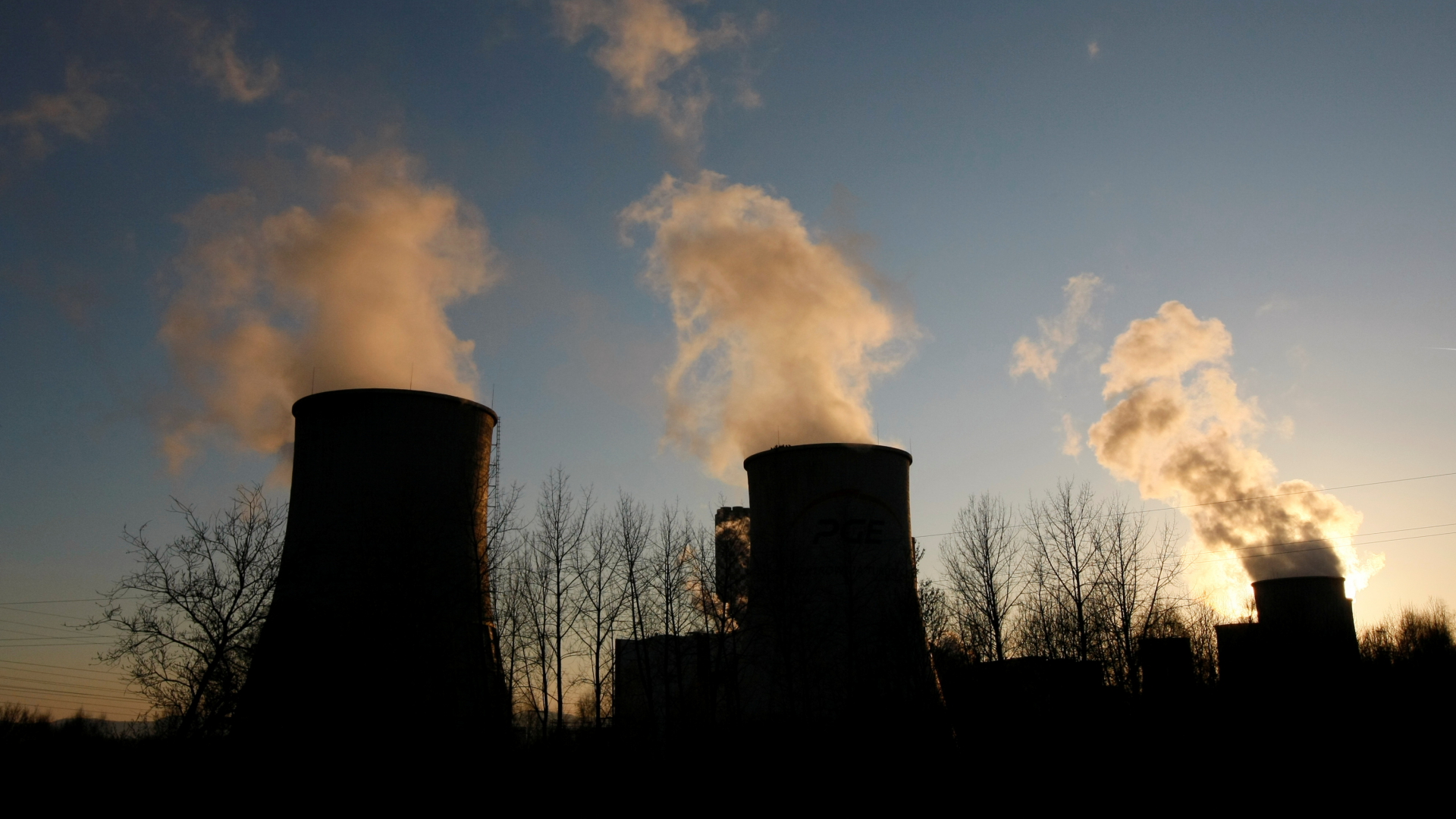 Blick auf Kühltürme im Turow-Kraftwerk in Südpolen, | REUTERS