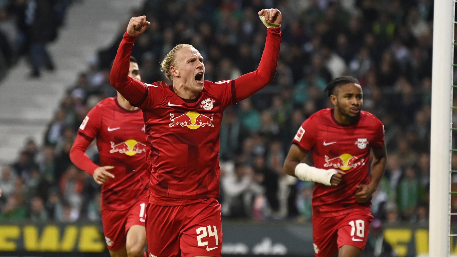 Leipziger Spieler jubeln nach einem Tor im Auswärtsspiel bei Werder Bremen | REUTERS