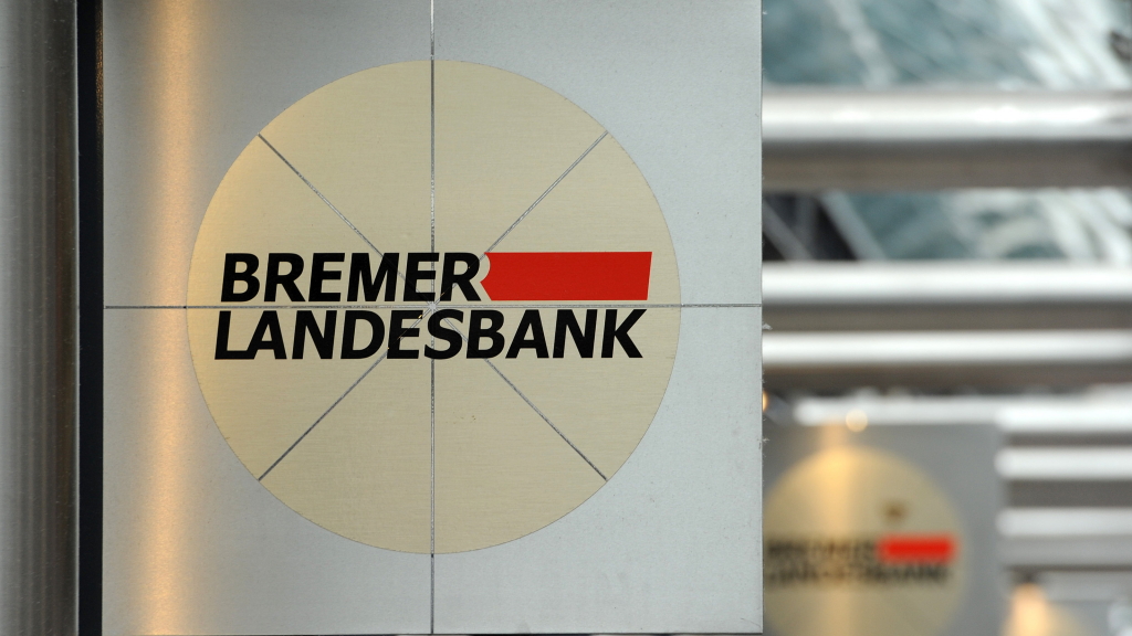 Schild mit der Aufschrift "Bremer Landesbank" am Eingang des provisorischen Kundencenters in Bremen