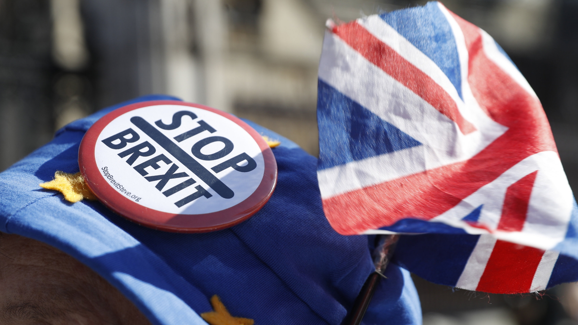 Gegner des Brexit demonstrieren vorm Parlament