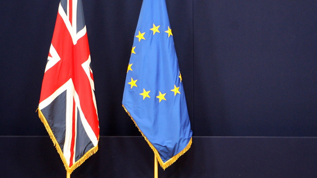 Die britische Flagge nehmen der Flagge der EU.