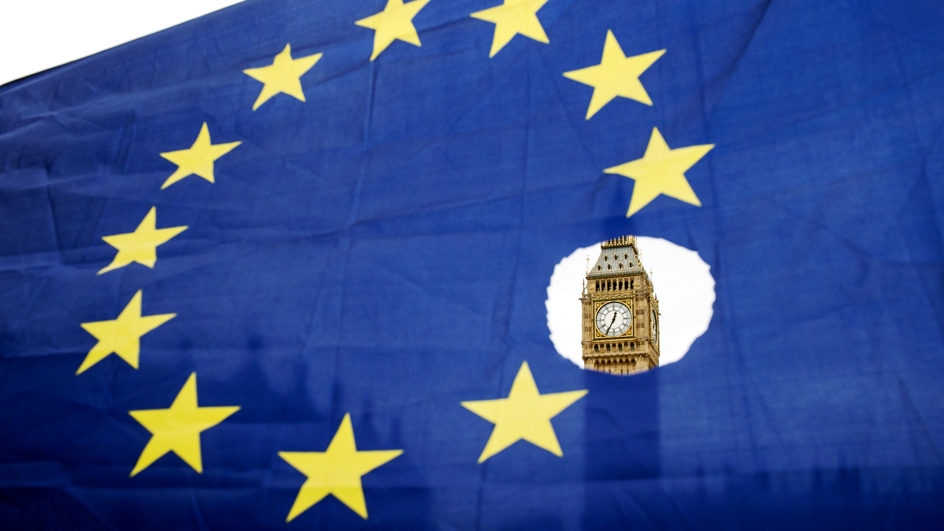 EU-Flagge mit ausgeschnittenem Stern | AFP