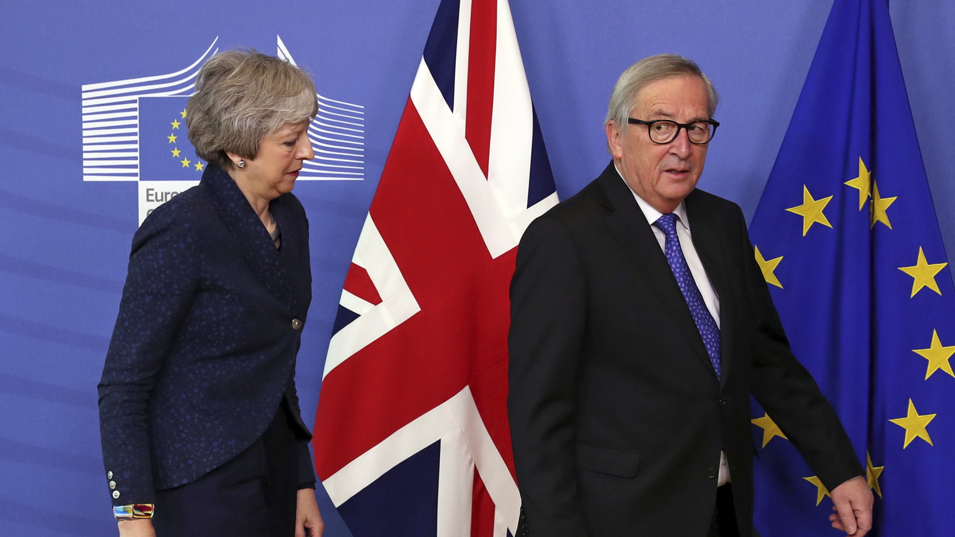 Großbritanniens Premierministerin Theresa May und EU-Kommissionspräsident Jean-Claude Juncker | AP
