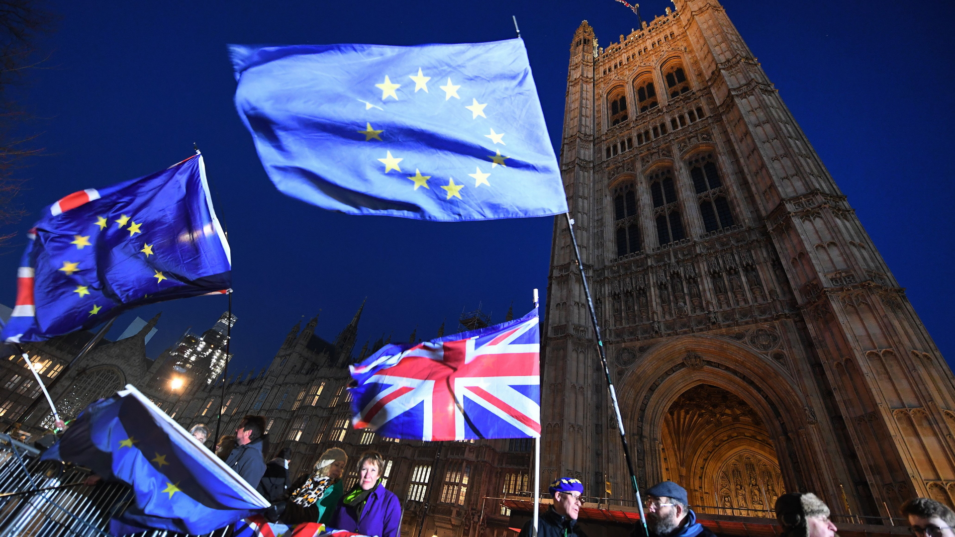 Brexitgegner vor dem Parlament in London | Bildquelle: ANDY RAIN/EPA-EFE/REX