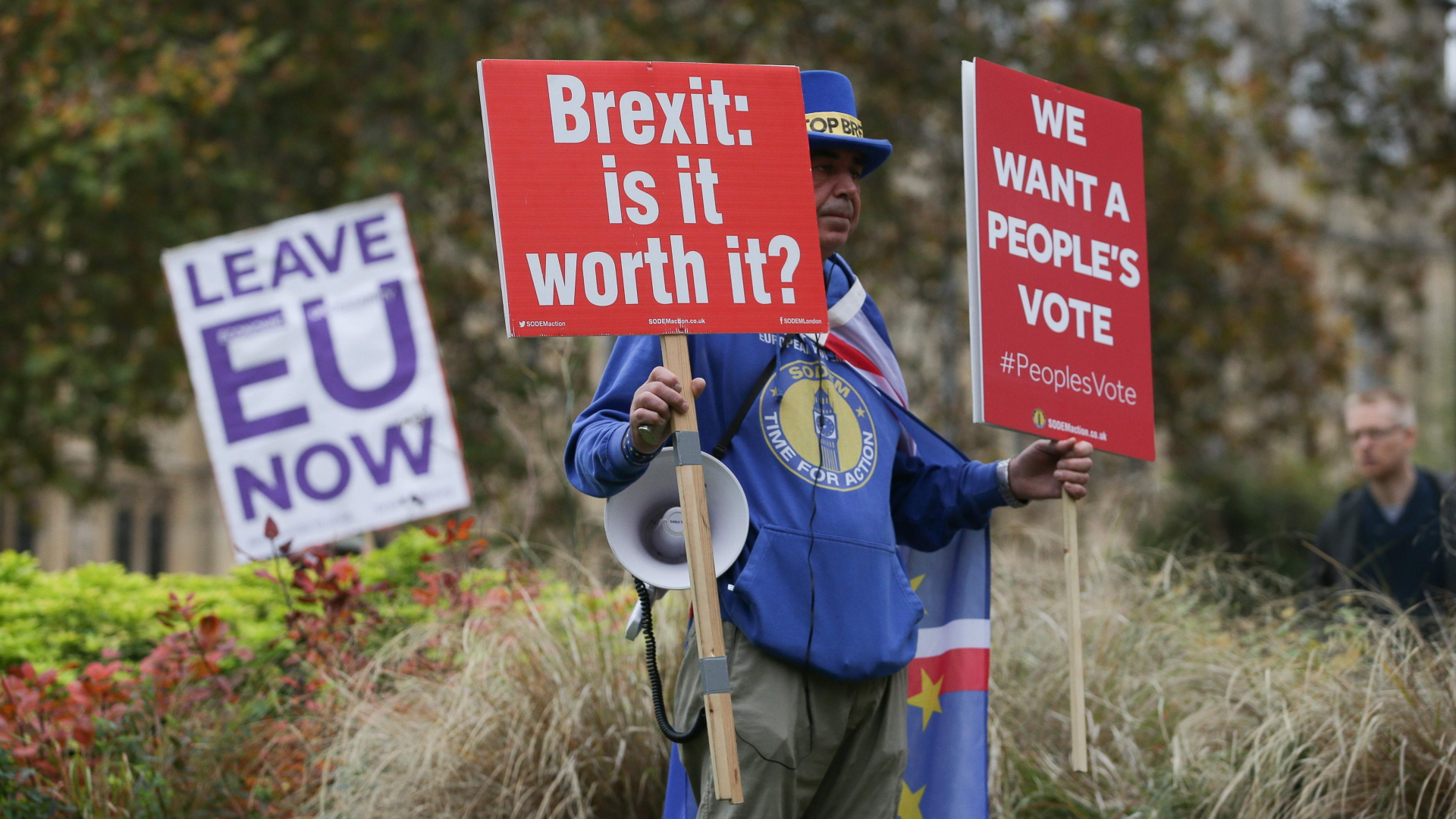 In London demonstrierten am Freitag Befürworter und Gegner des Brexit-Vertragsentwurfs. | AFP