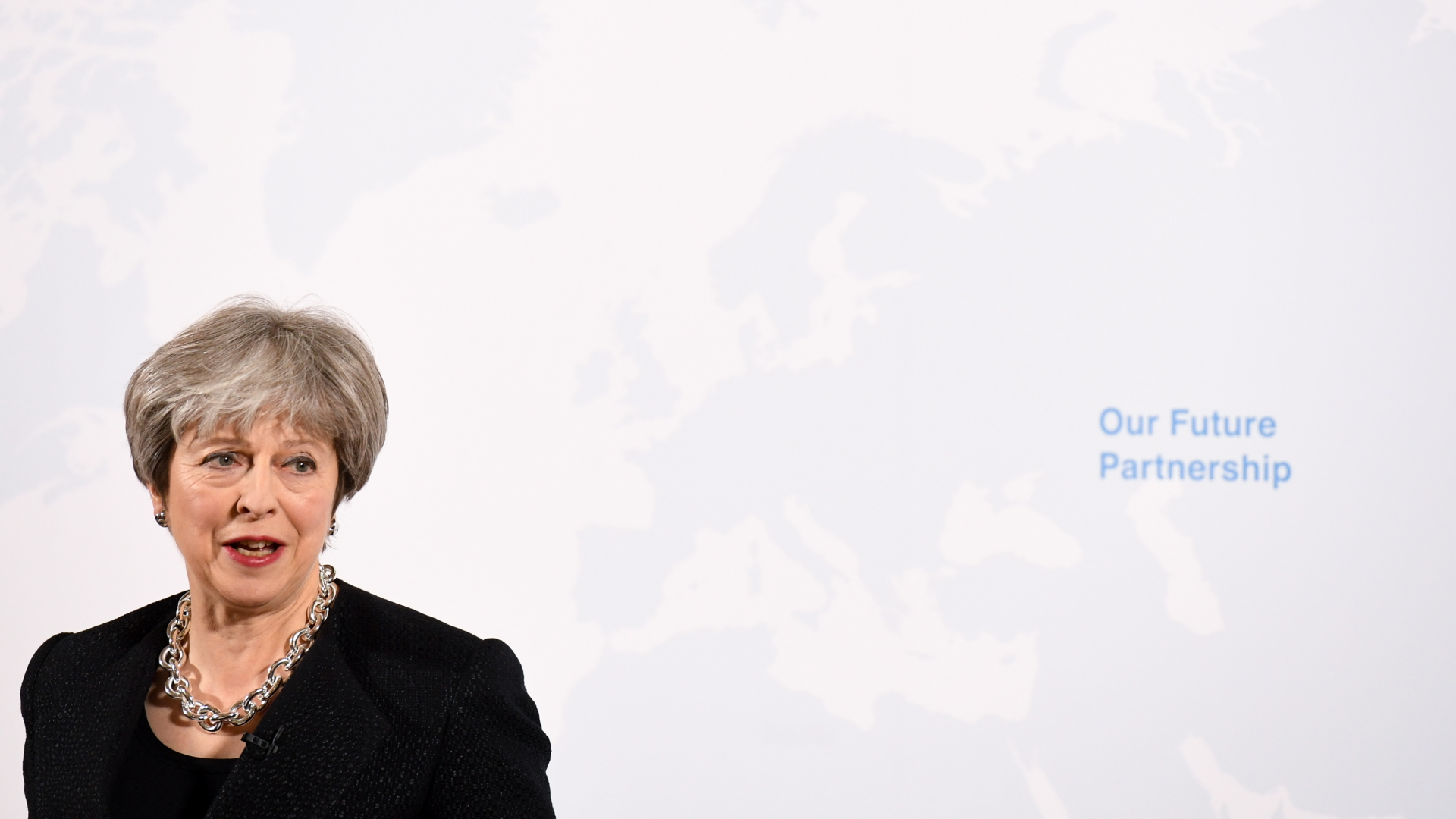 Die britische Premierministerin Theresa May stellt in London die neuesten Entwicklungen zum Brexit vor.