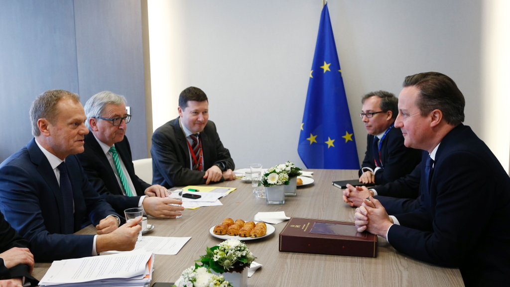 EU-Ratspräsident Donald Tusk, EU-Kommissionschef Jean-Claude Juncker und der britische Premier David Cameron beraten in Brüssel.  