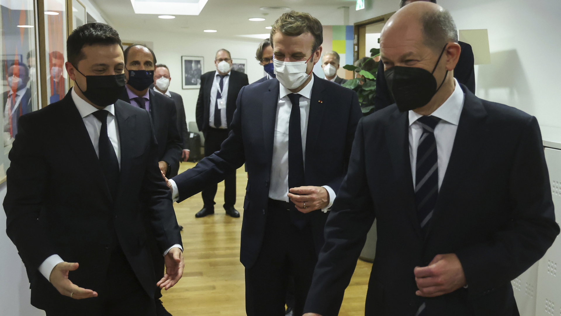 Selenskyi, Macron und Scholz treffen sich in Brüssel  | AP