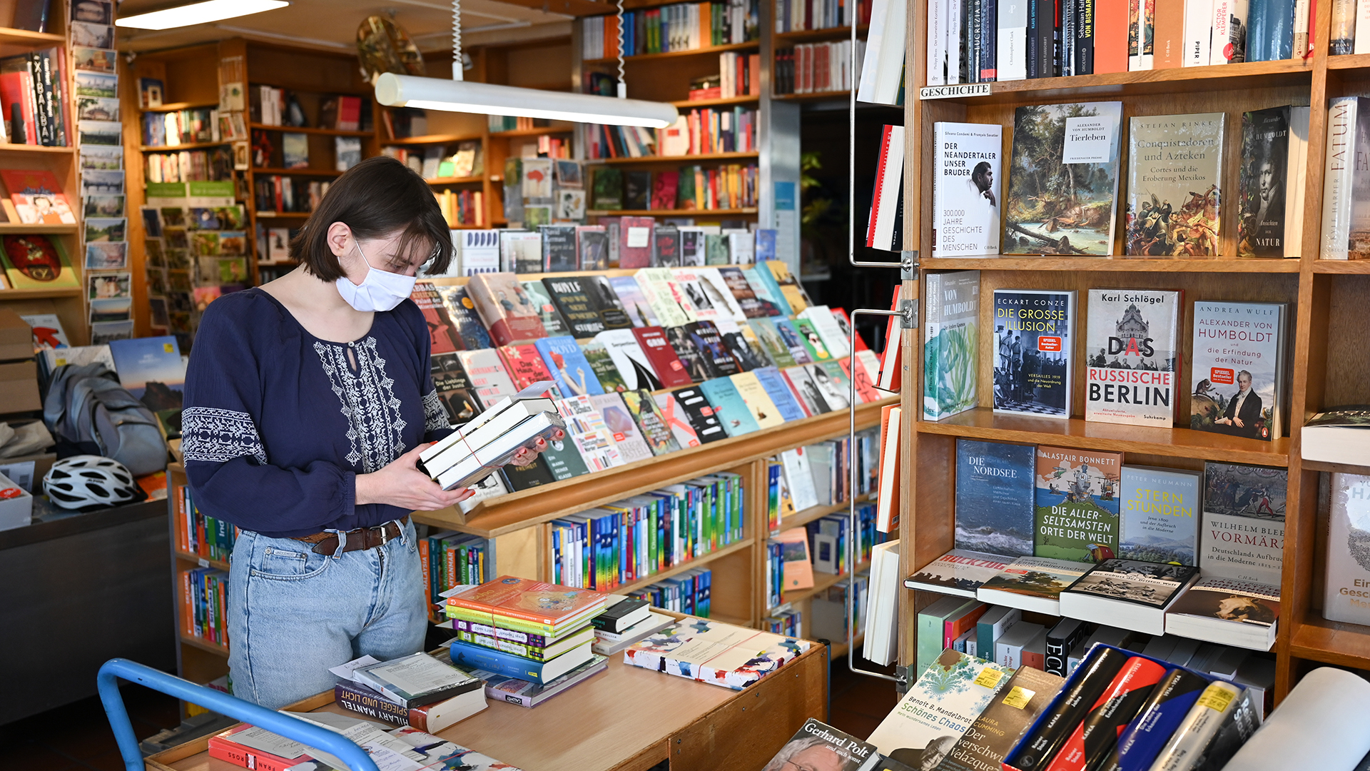 Blick in einen Buchladen in Frankfurt am Main | dpa