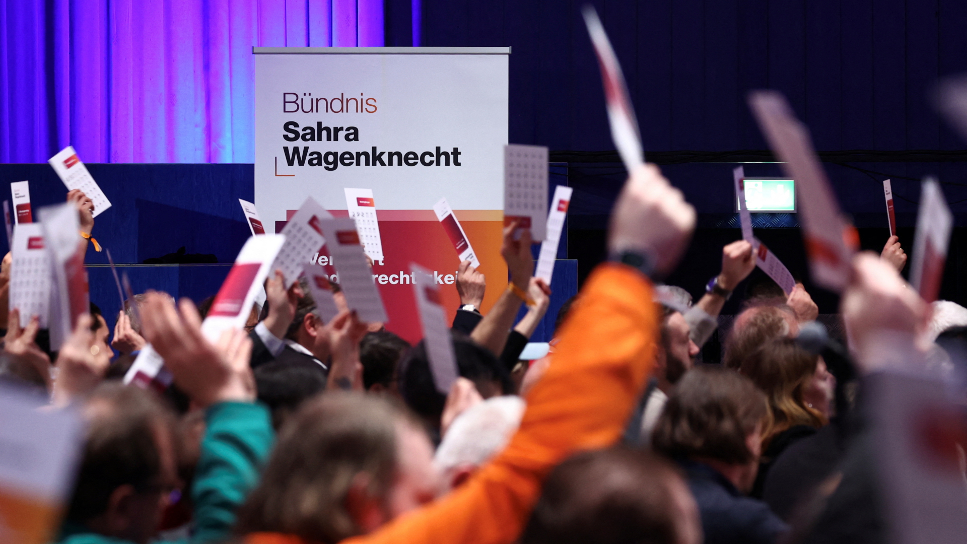 Mitglieder des Bündnis Sahra Wagenknecht beim ersten Parteitag in Berlin