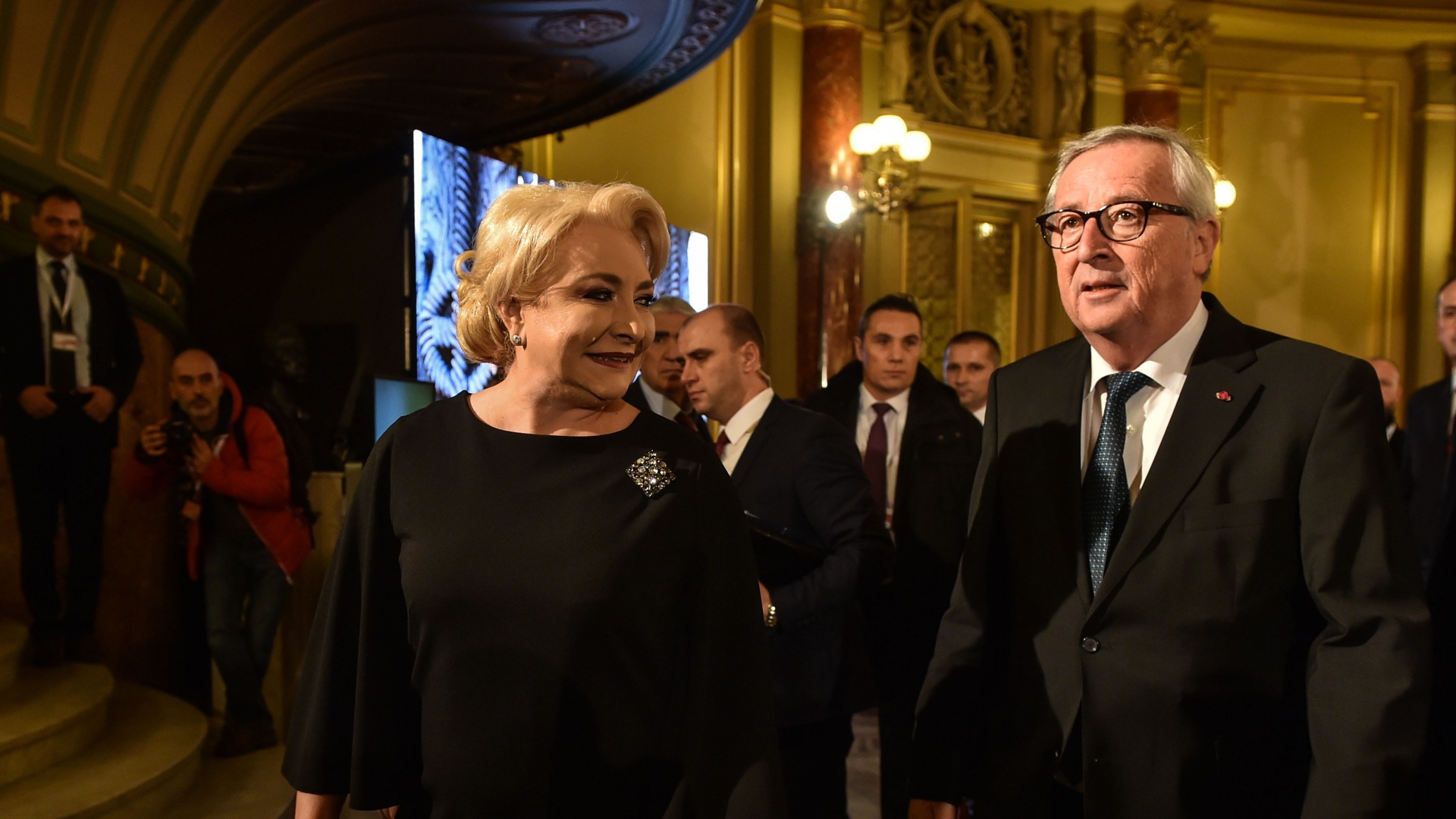 Viorica Dancila und Jean-Claude Juncker | AFP