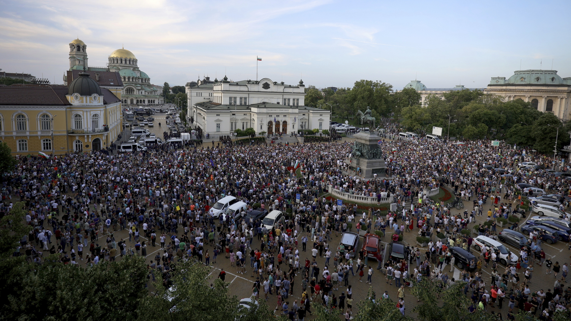 Tausende protestieren in Sofia nach Misstrauensvotum. | dpa