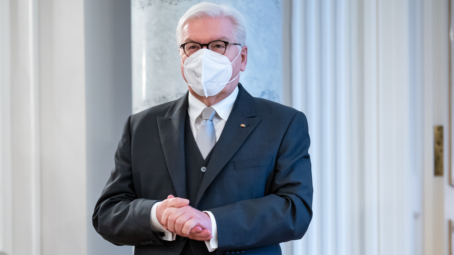 Bundespräsident Steinmeier mit FFP2-Maske | dpa