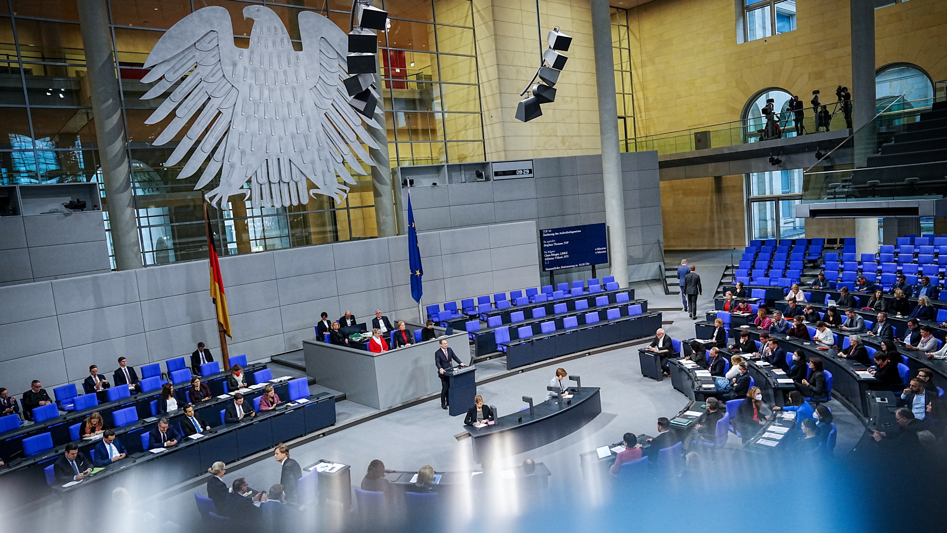 Die Bundestagsabgeordneten kommen im Plenum zur Sitzung zusammen  | dpa