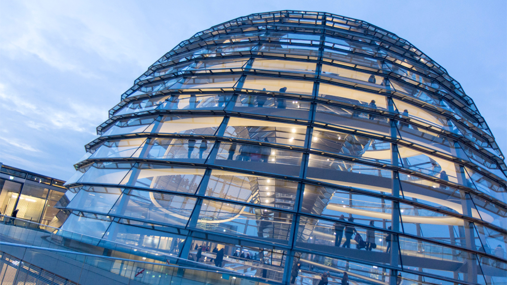 Kuppel des Bundestags  | picture alliance / Daniel Kalker