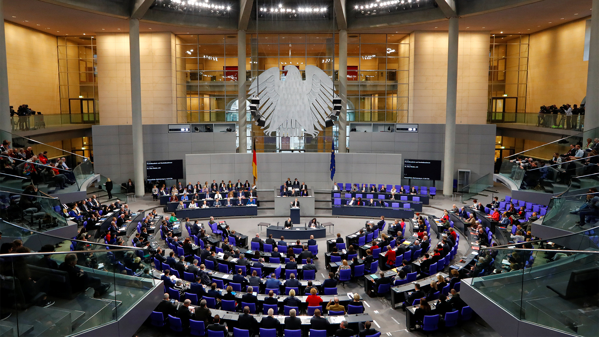 Blick ins Bundestags-Plenum | Bildquelle: REUTERS