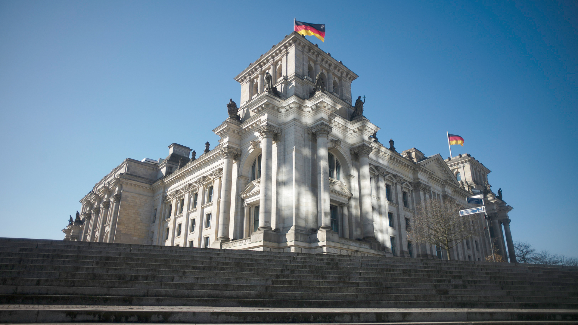 Das Reichstagsgebäude in Berlin von außen. 