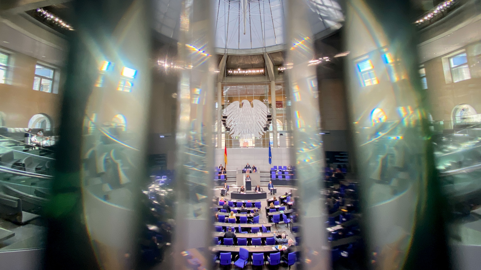 Das Foto zeigt den Plenarsaal des Bundestags. | dpa