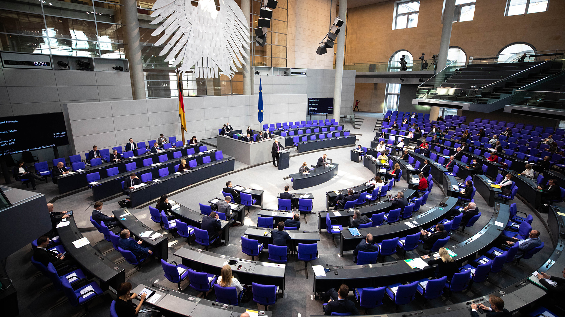 Blick in den Bundestag (Archivbild vom 08.12.2020) | HAYOUNG JEON/EPA-EFE/Shutterstoc