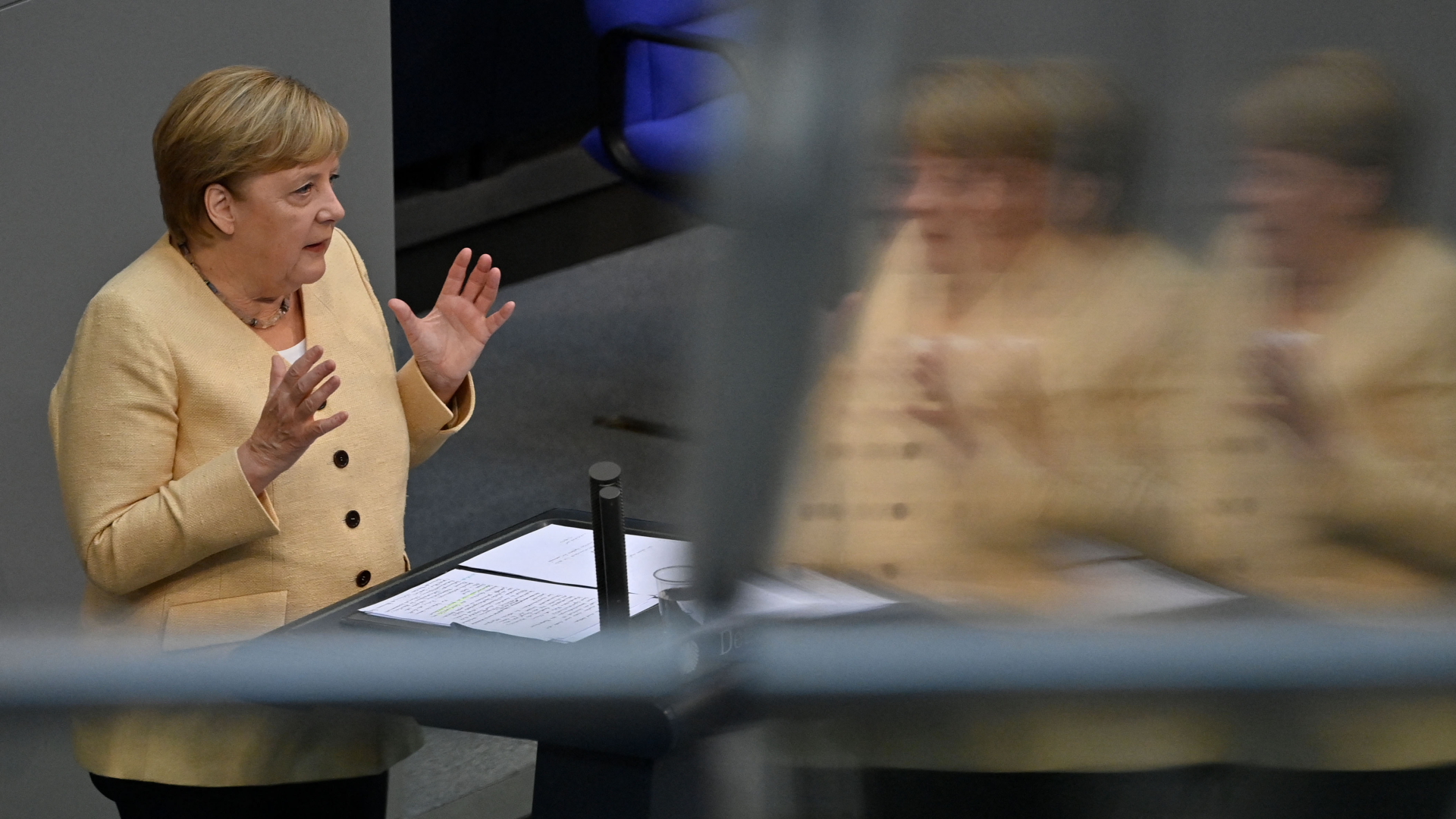 Bundeskanzlerin Angela Merkel spricht im Plenum im Deutschen Bundestag.  | AFP