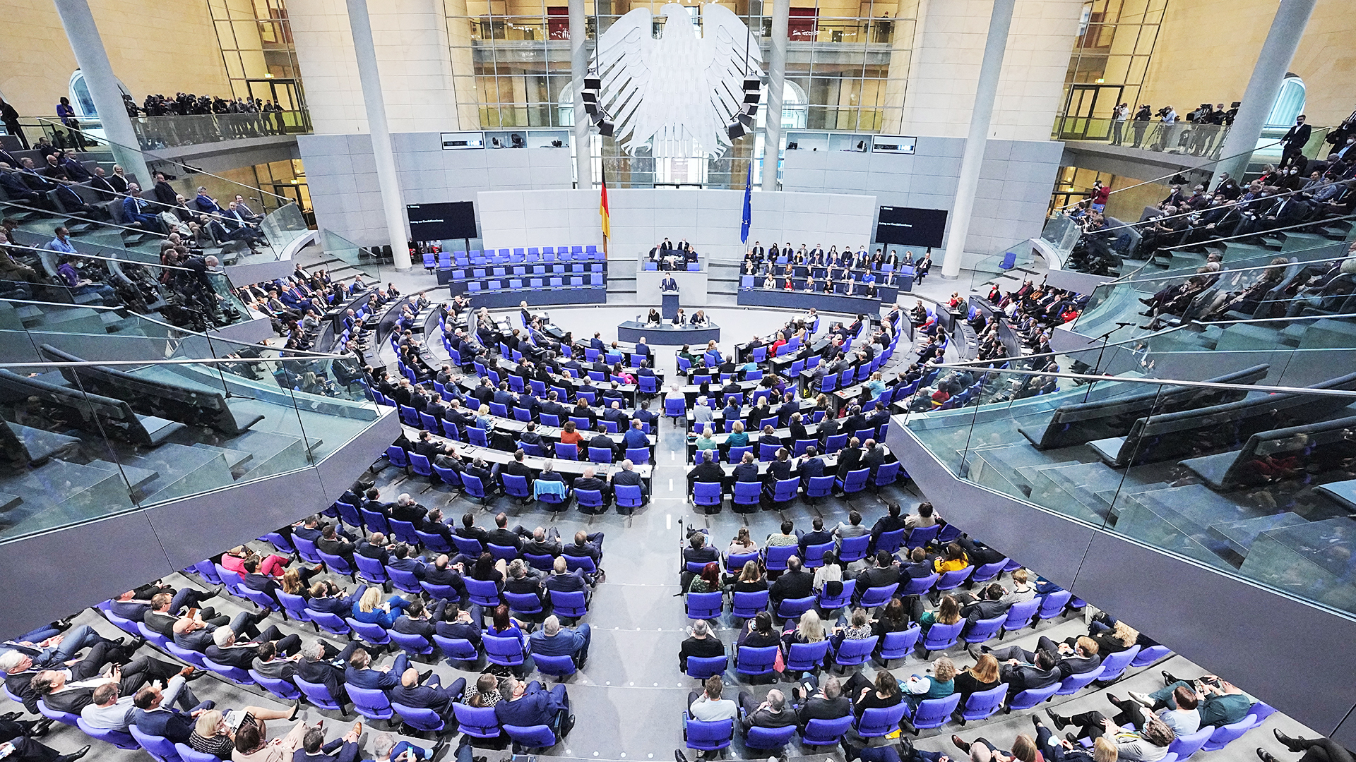 Blick ins Plenum bei der konstituierenden Sitzung des neuen Bundestags. | dpa