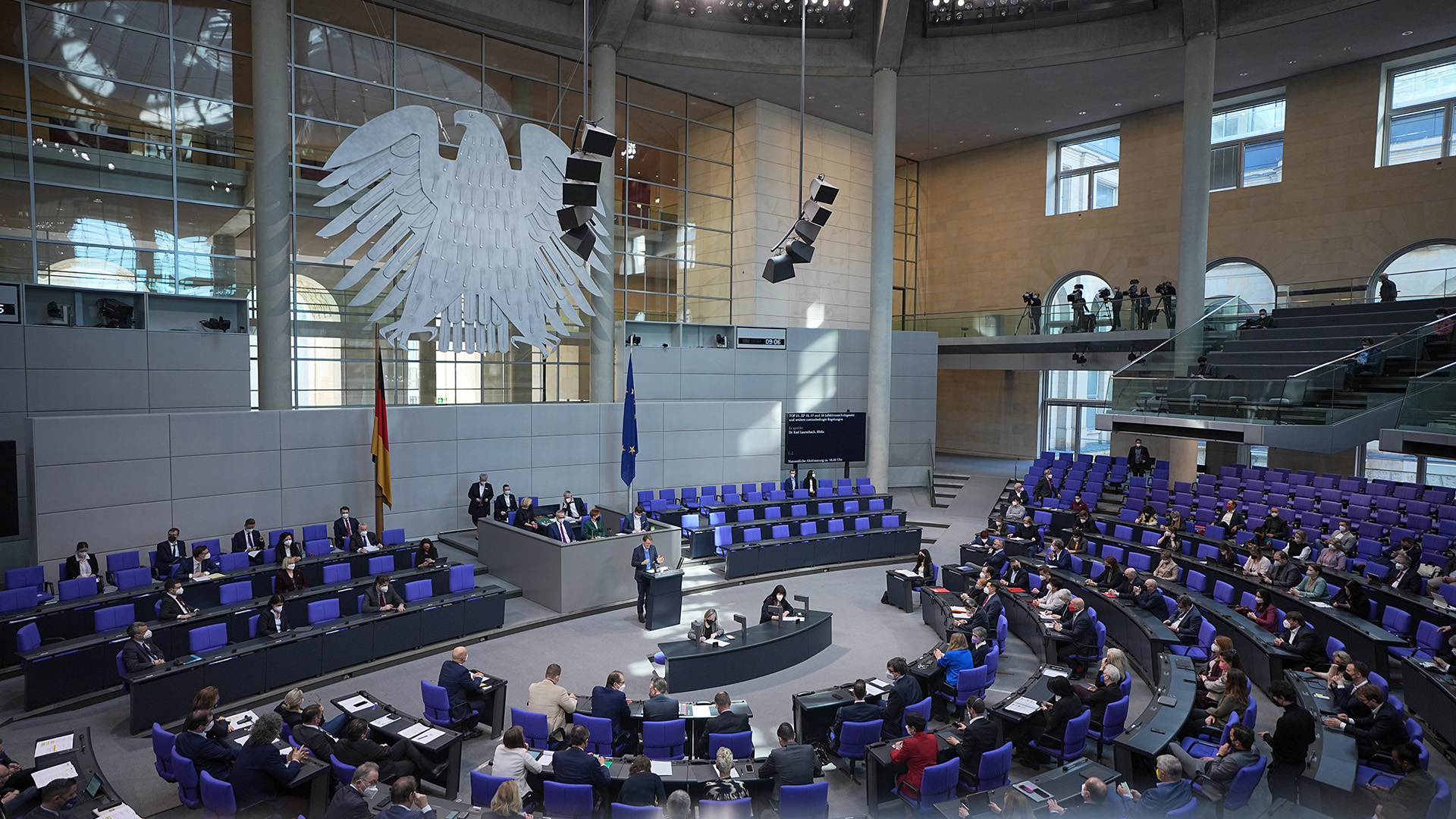 Karl Lauterbach spricht im Bundestag.