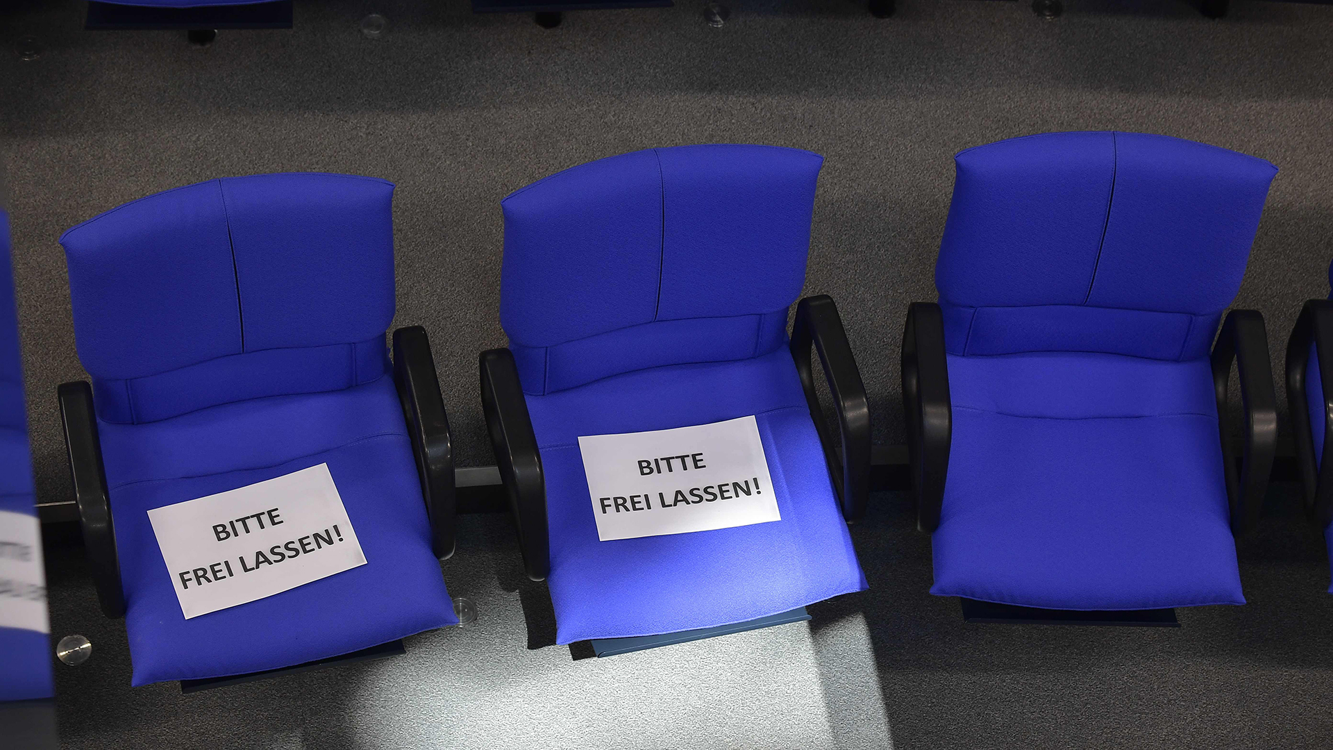 Blick auf das leere Plenum des Bundestags | AFP