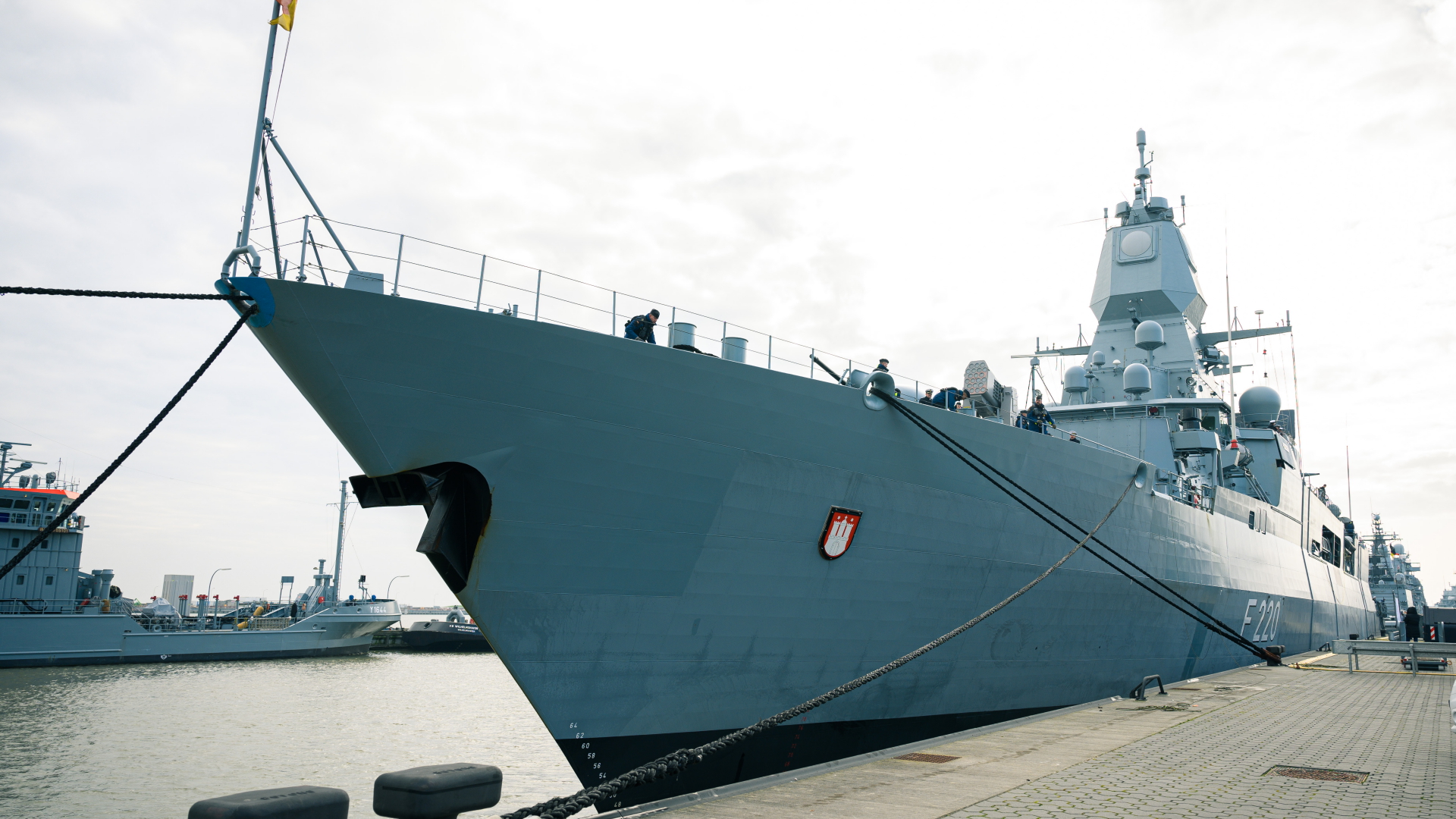 Die Fregatte "Hamburg" ist nach dem Einsatz im Mittelmeer wieder in den Heimathafen zum Marinestützpunkt Wilhelmshaven zurückgekehrt. | dpa