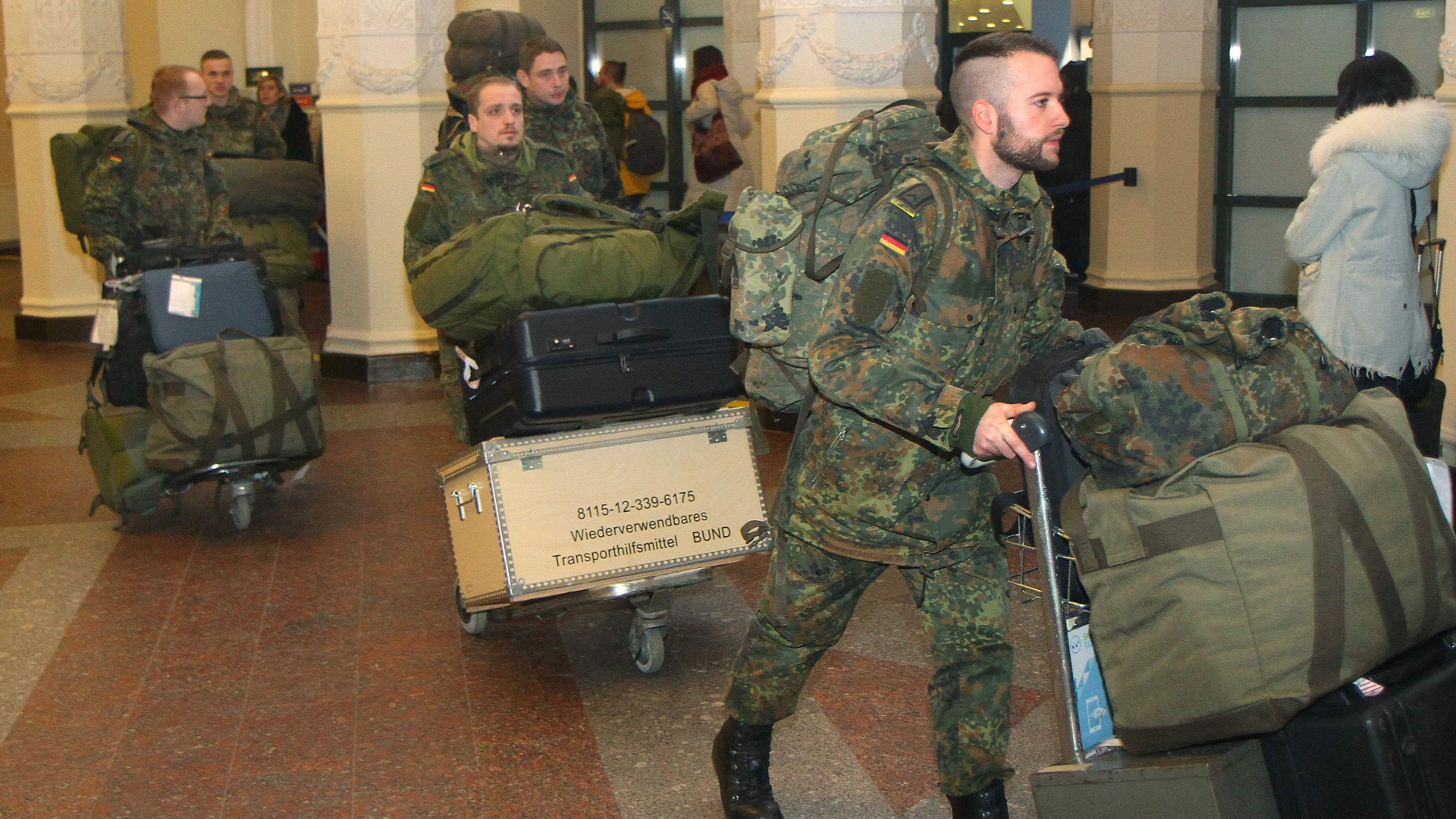 Bundeswehrsoldaten am Flughafen von Vilnius